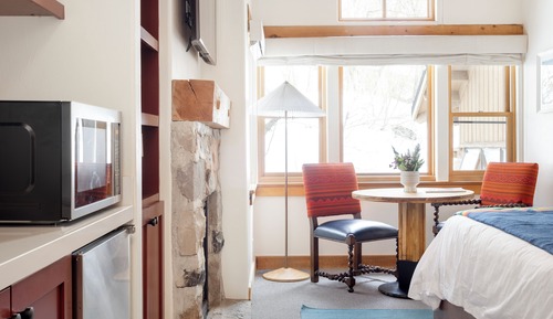 Studio - Cottage Room