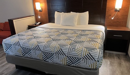 1 King Bed | Non-Smoking, Hot Tub, Micfridge