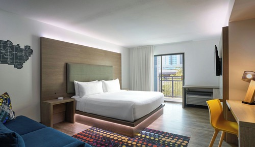 Chic, Suite, 1 King Bed, Pool View