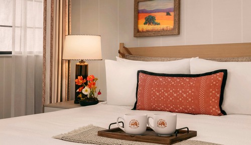 Deluxe Room, 1 King Bed (Garden King Suite, Pet-Friendly)
