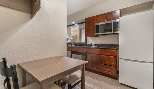 Deluxe Room, 1 King Bed, Smoking, Kitchenette