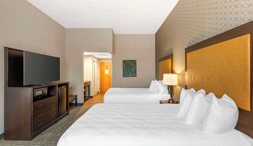 Standard Room, 2 Queen Beds, Non Smoking, Refrigerator & Microwave (1st Floor)