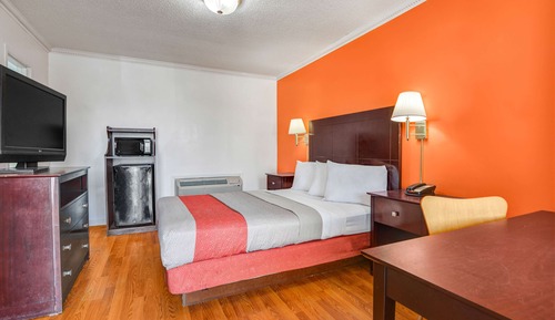 Standard Room, 1 Queen Bed, Accessible, Non Smoking