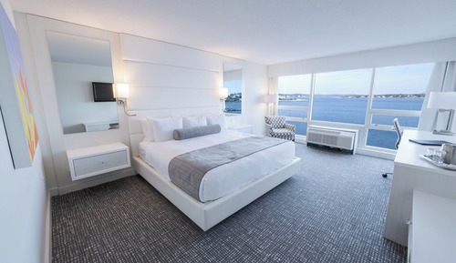 Standard Room, 1 King Bed, River View