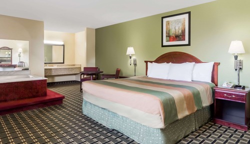 Studio Suite, 1 King Bed, Smoking