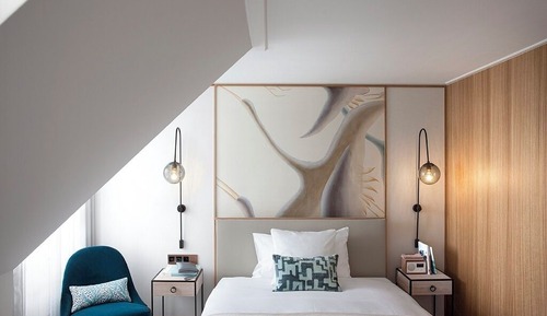 City Queen Room