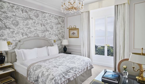 Superior Room, Lake View