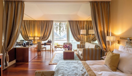 Signature Lake Suite with Balcony (Single)