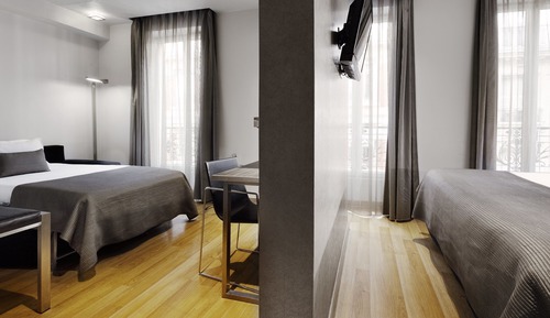 Family Suite (3 People)