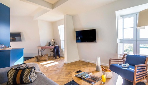 Suite, 1 King Bed with Sofa bed
