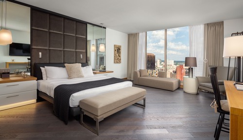 Premium Studio, 1 King Bed (Club Level)