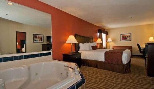 Suite, 1 King Bed, Non Smoking, Hot Tub (with Sofabed)