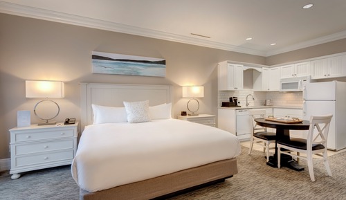 Grand Room, 1 King Bed, Lake View