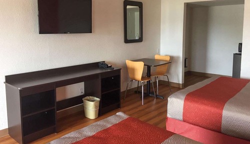 Deluxe Room, 1 King Bed, Non Smoking, Refrigerator & Microwave