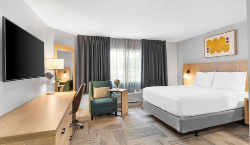 Studio Suite, 1 Queen Bed, Accessible (Mobility Tub)