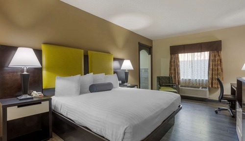 Standard Room, 1 King Bed, Non Smoking, Jetted Tub