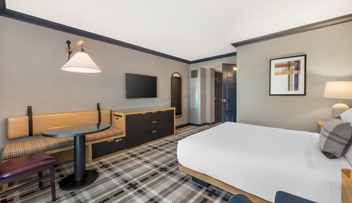 Deluxe Room, 1 King Bed (Classic)