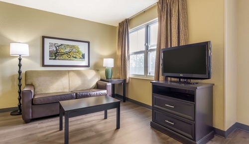 Deluxe Studio, 1 Queen Bed with Sofa bed, Non Smoking