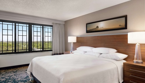 Suite, 1 King Bed, Accessible, Bathtub