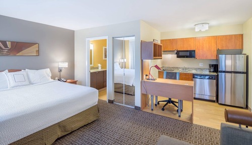 Studio, 1 Queen Bed with Sofa bed (Mobility Accessible, Tub)