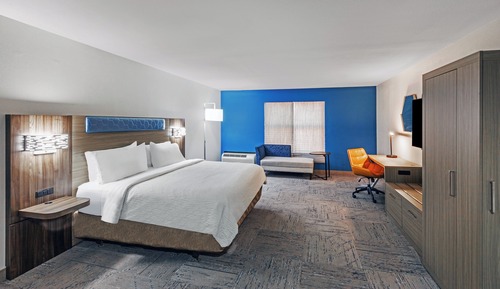 Suite, 1 King Bed, Accessible Bathtub (Communications, Mobility)