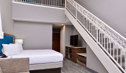 Suite, 1 King Bed, Balcony