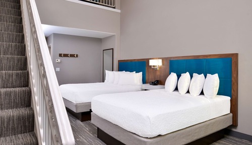 Suite, 2 Queen Beds (With Loft)