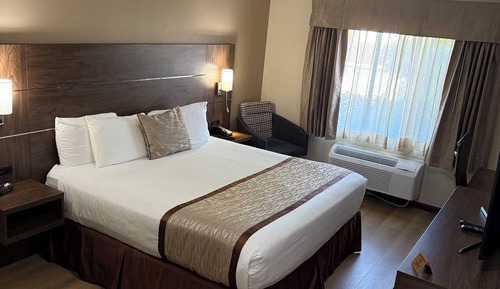 Standard Room, 1 King Bed, Accessible