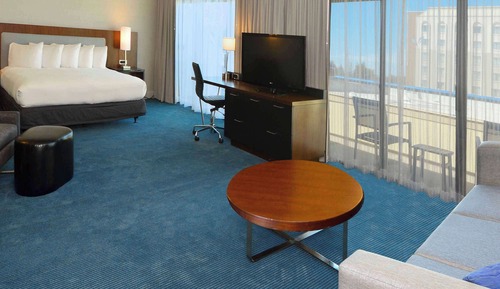 Junior Suite, 1 King Bed, Accessible