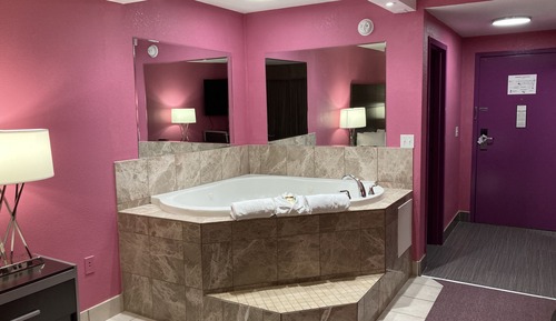 Standard Room, 1 King Bed, Smoking, Jetted Tub