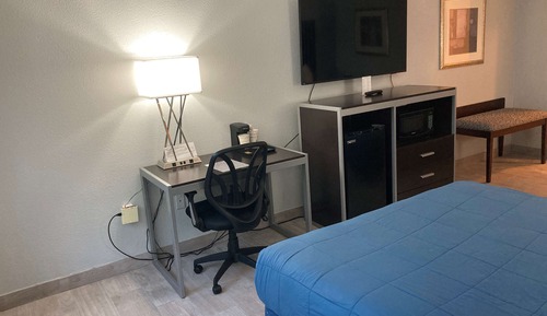 Standard Room, 2 Queen Beds, Non Smoking, Refrigerator & Microwave (Pet Friendly)