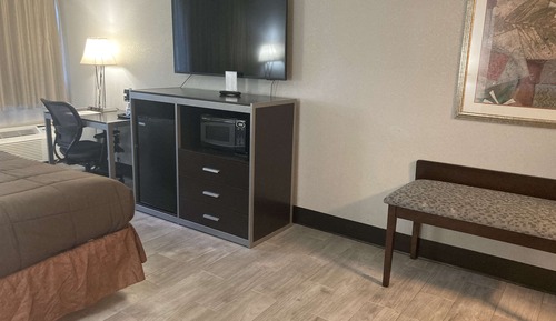 Standard Room, 1 King Bed, Non Smoking (Pet Friendly)