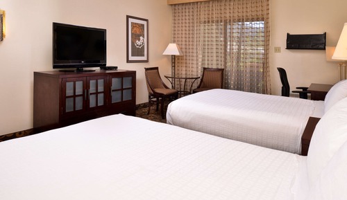 Standard Room, 2 Double Beds, Accessible, Bathtub