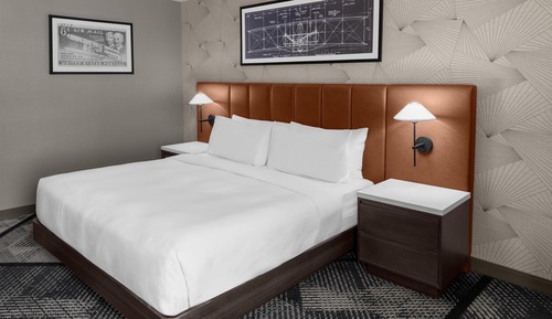 Room, 1 King Bed, Corner