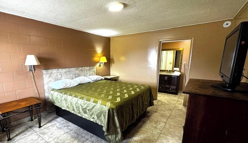 Room, 1 King Bed, Smoking