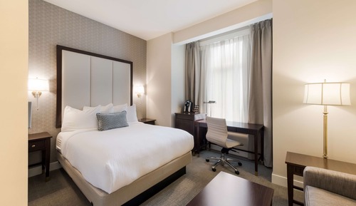 Standard Room, 1 Queen Bed, Non Smoking (Shower Only)