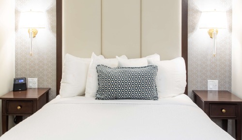 Premium Room, 1 Queen Bed, Non Smoking (with Sofabed)