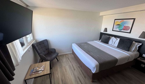 Standard Room, 1 Queen Bed