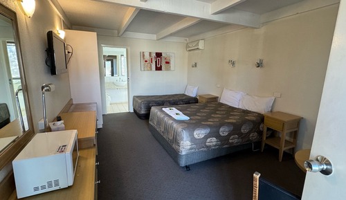 Deluxe Queen and Single