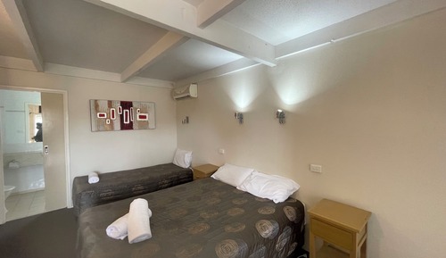 Deluxe King and Single