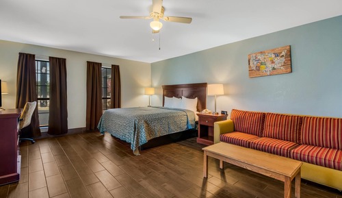Suite, 1 King Bed, Accessible, Non Smoking (Efficiency)