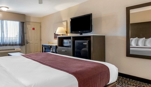 Standard Room, 1 King Bed, Non Smoking, Microwave