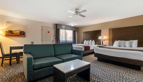 Standard Room, Multiple Beds, Non Smoking, Refrigerator & Microwave (Oversized Room)