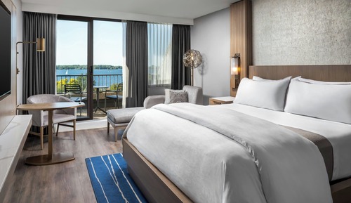 Premium Room, 1 King Bed, Balcony, Lake View