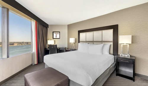 Standard Room, 1 King Bed, Refrigerator, River View (Panoramic View)