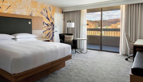 Club Room, 1 King Bed, Balcony