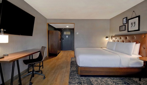 Deluxe Room, 1 King Bed with Sofa bed