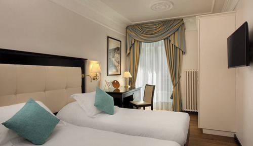 Superior Room, 2 Twin Beds, City View