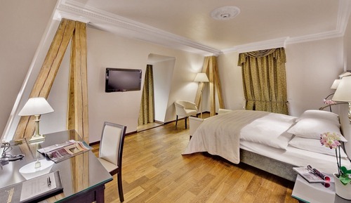 Superior Room, 1 Queen Bed, City View