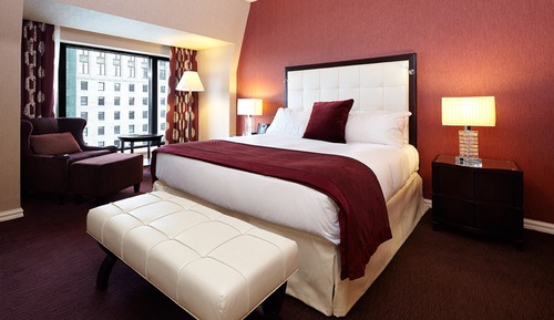 Classic Room, 1 King Bed (Montreal View)